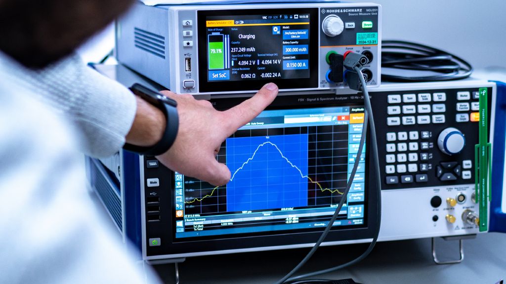 Communiqué de presse : Rohde & Schwarz mène les efforts de normalisation AirFuel Alliance RF avec un premier prototype de testeur de puissance sans fil RF