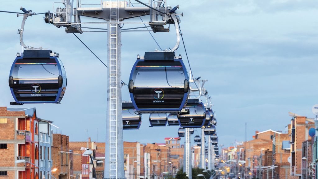 In La Paz, the cable car became a popular mode of transportation within a very short time.