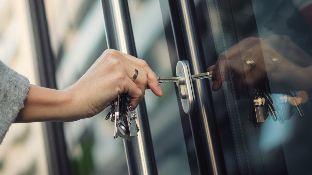 La sécurité est notre deuxième nom : Le R&S®Trusted Gate sécurise le travail depuis son domicile.