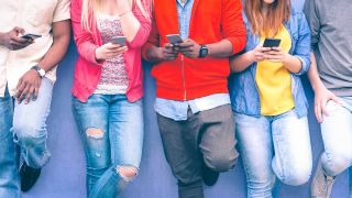 Una reseña de las comunicaciones móviles: de la tecnología 1G a la 6G Una reseña de las comunicaciones móviles: de la tecnología 1G a la 6G