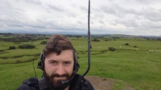 Florian Weeber unterwegs in Irland bei einer Funkgeräteerprobung.