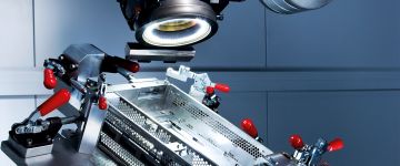 Die Oberflächentechnologie bei Rohde & Schwarz Teisnach.