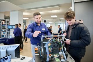 Studenti na Dnu s RS