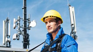 Testing passive networks in a distributed antenna system (DAS) Testing passive networks in a distributed antenna system (DAS)