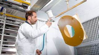 Das Nasslackieren als ein Beispiel für unsere Oberflächentechnik.