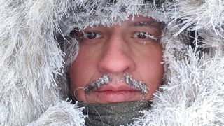 Wolfang Tanzer bei eisigen Temperaturen unterwegs in Grönland. 