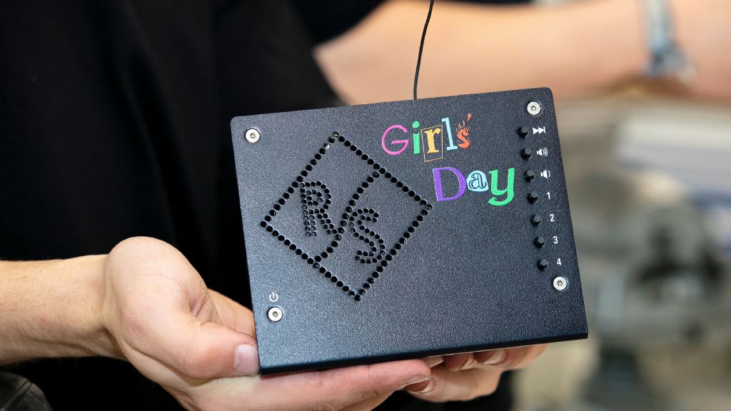 Das selbst gefertigte Radio als Andenken an den Girls'Day.