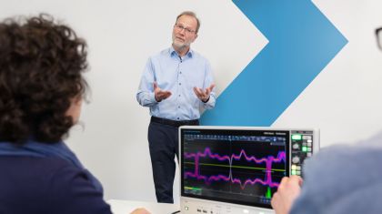 Conozca al equipo de instructores de la Academia de Rohde & Schwarz Conozca al equipo de instructores de la Academia de Rohde & Schwarz