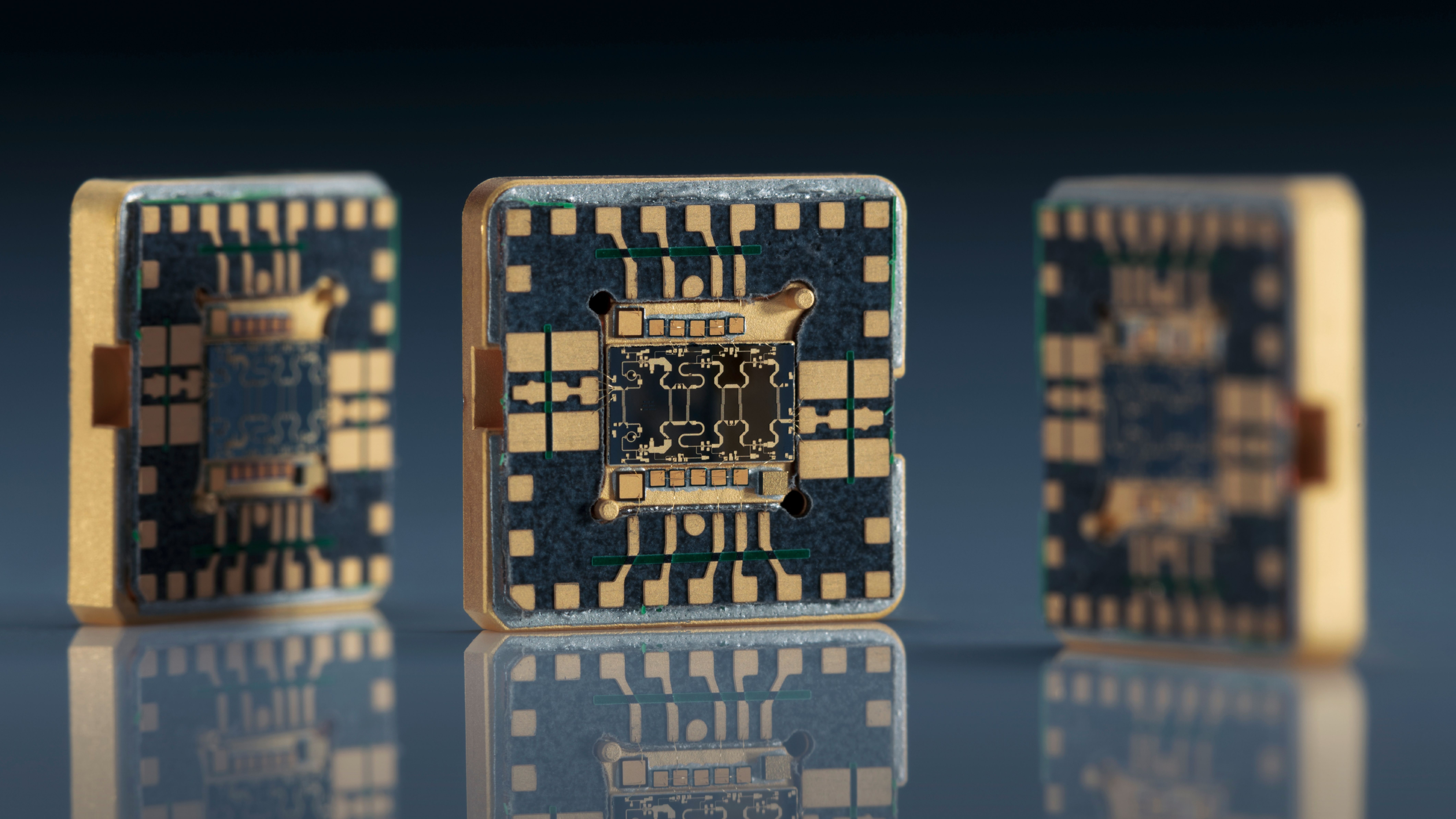 Satellite component testing Rohde & Schwarz