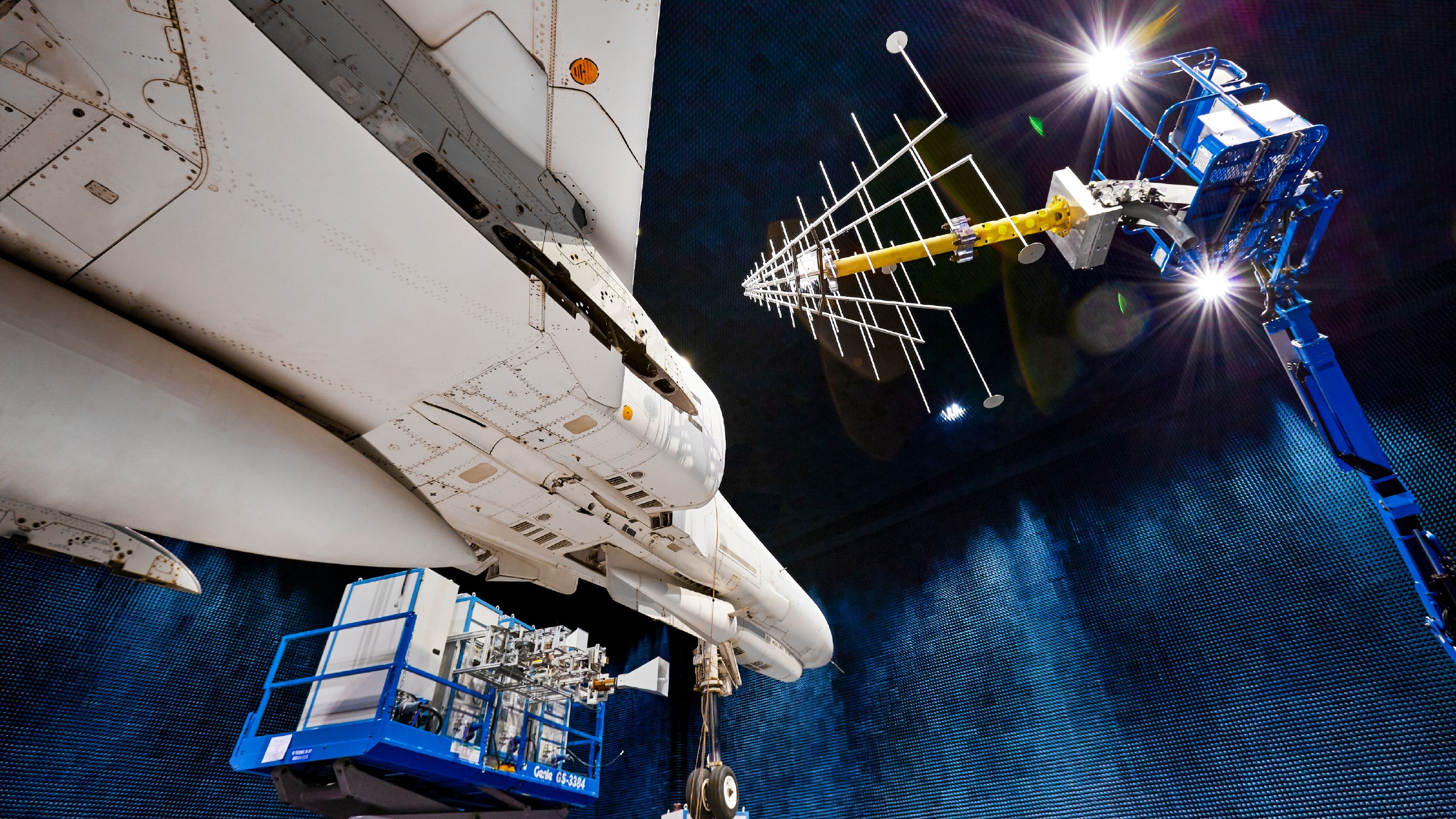 EMC susceptibility testing for military and aerospace | Rohde & Schwarz