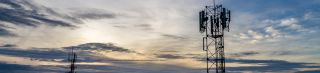 日没時のアンテナネットワークタワー