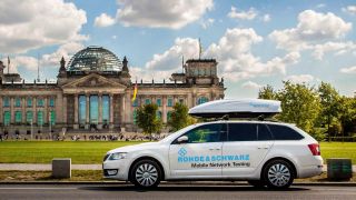 Mobile Network Testing drive test vehicle with measurement equipment in the R&S vehicle roof box