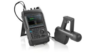 R&S®HE800-DC30 Handheld directional antenna with downconverter R&S®HE800-DC30 Handheld directional antenna with downconverter