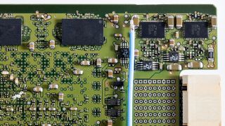 Easily connect using an SMA or solder-in coax pigtail. Easily connect using an SMA or solder-in coax pigtail.