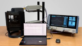Software controlled Fabry-Pérot open resonator setup with ZNA26 and two R&S®ZC170 Software controlled Fabry-Pérot open resonator setup with ZNA26 and two R&S®ZC170