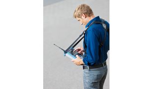 R&S®HA-Z322 ホルスターを用いたハンズフリー操作