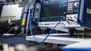 R&S®Measuring Frequency Stability and Phase Noise
