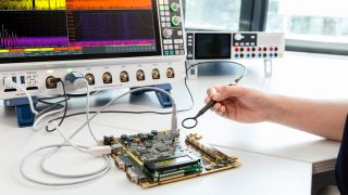 EMI debugging using fast FFT with MXO oscilloscopes