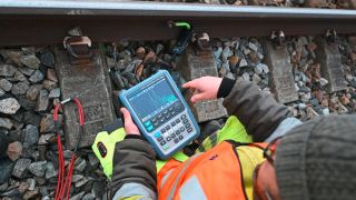 ScopeRider RTH oscilloscope in spectrum mode measuring (copyright - Øystein Grue)