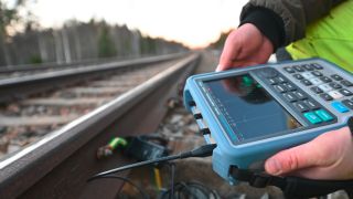 Measure railway track isolation at different frequencies (© Øystein Grue)