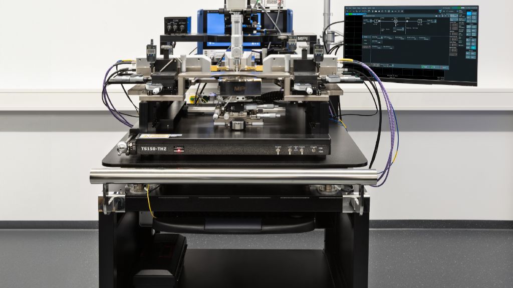 Three-port on-wafer measurement setup