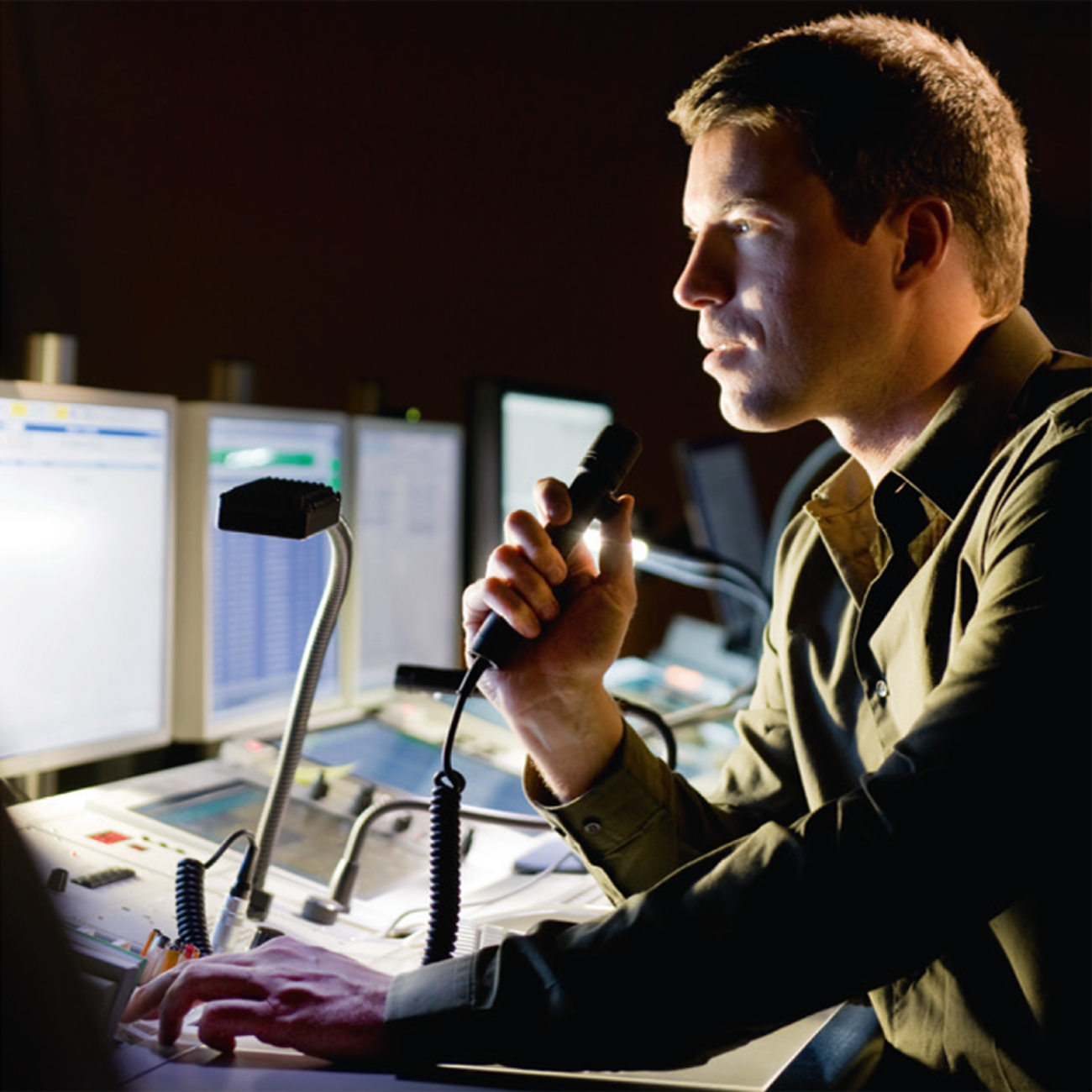 R&S®VCS4G for emergency voice communications systems Rohde & Schwarz