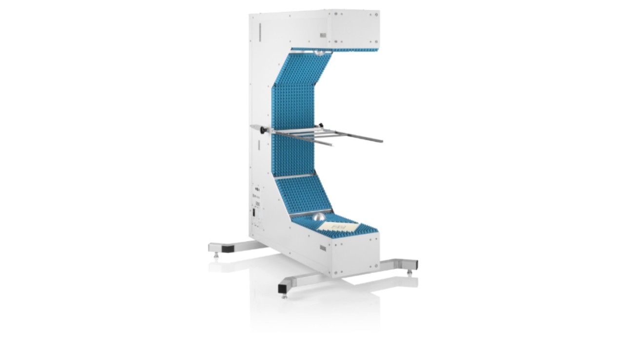 The R&S®QAR50 supports C-and U-shape assembly and can easily be integrated in test stands.
