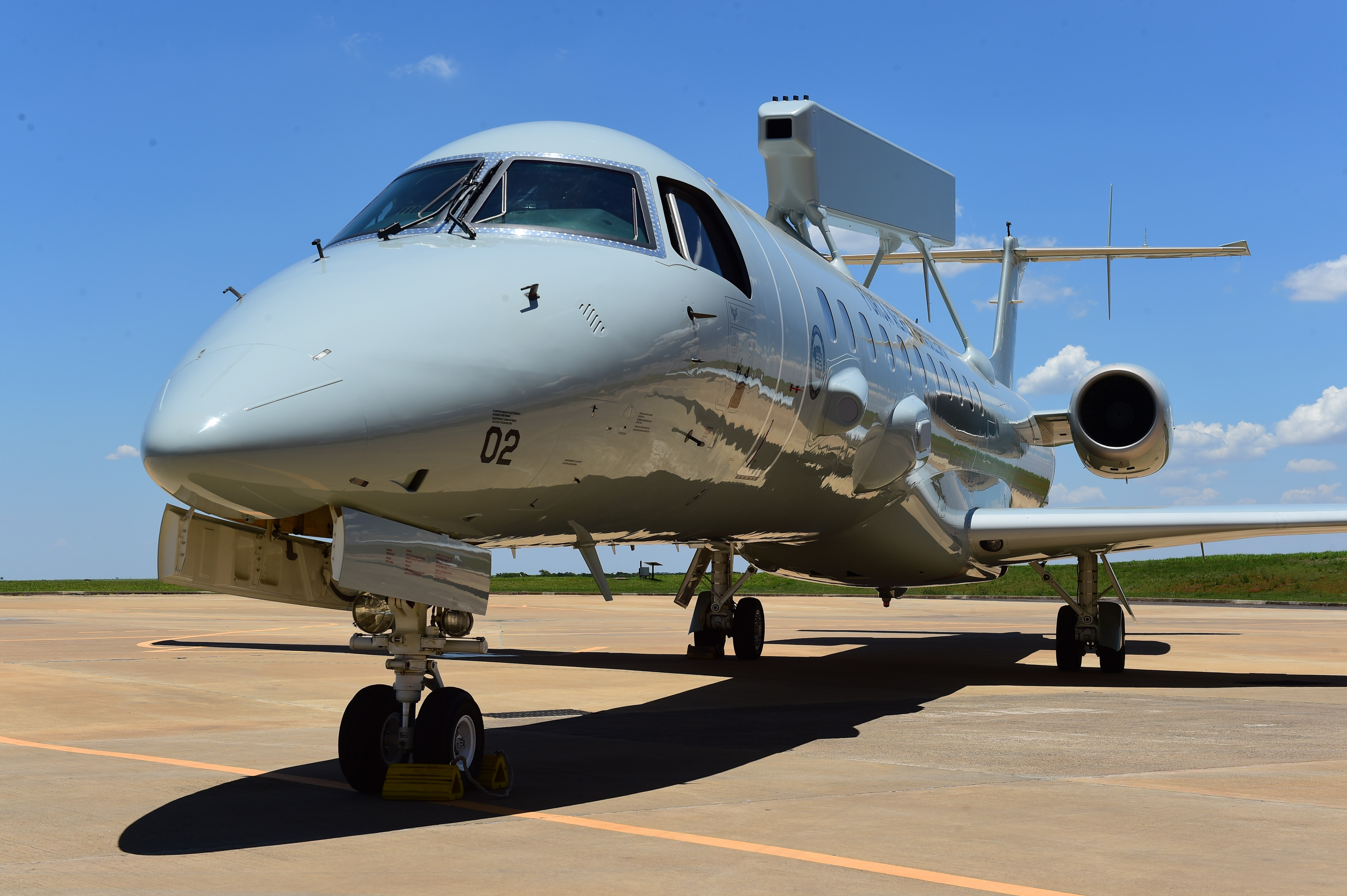 Brasilian ilmavoimat otti käyttöön Rohde & Schwarz -radiot E-99M-koneissaan