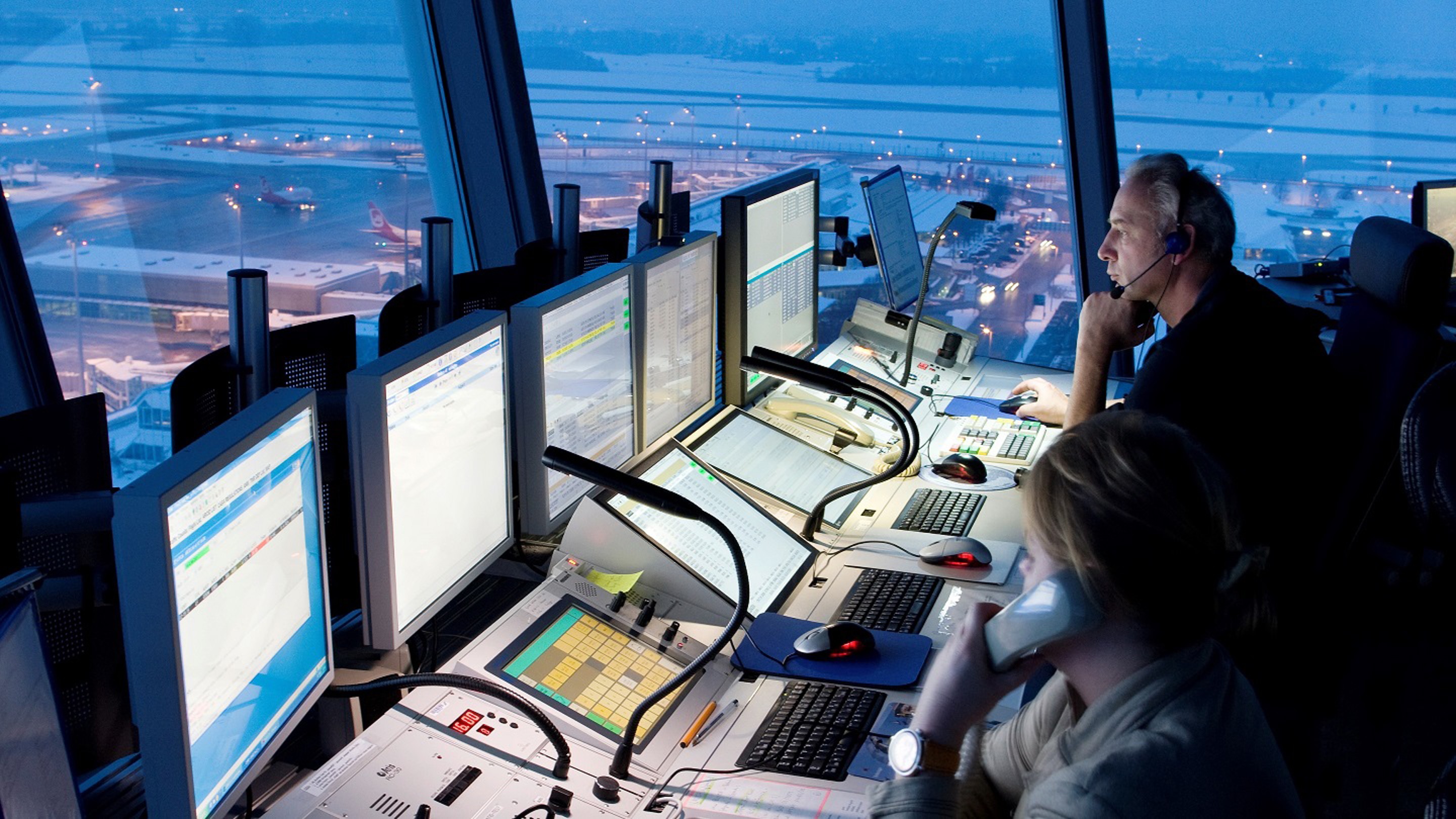 NAV CANADA chooses Rohde & Schwarz HF systems for long range ...