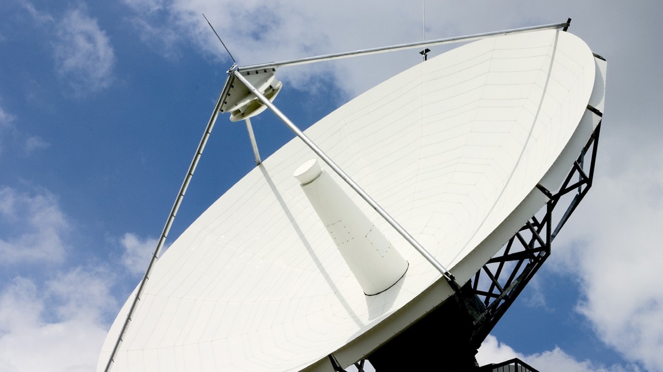 Amplifier aimed at satellite uplinks Amplifier aimed at satellite uplinks