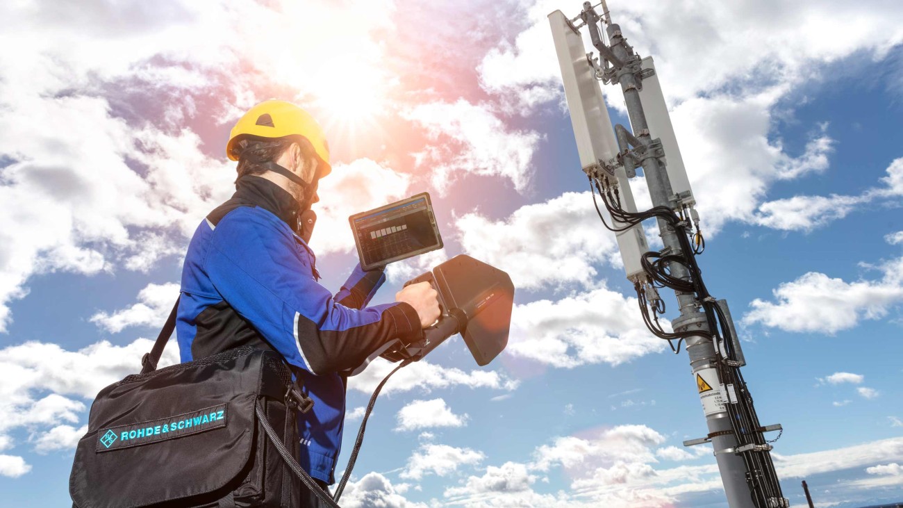 Code-selective electromagnetic field (EMF) measurements Code-selective electromagnetic field (EMF) measurements