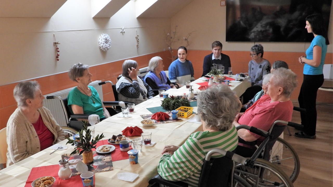 Vánoční posezení se seniory v Domě klidného stáří v Pravětíně